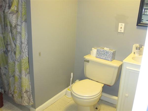 213 Kerry Drive Springfield, MA 01118 - Photo 12 of 21 Gallery Image 12