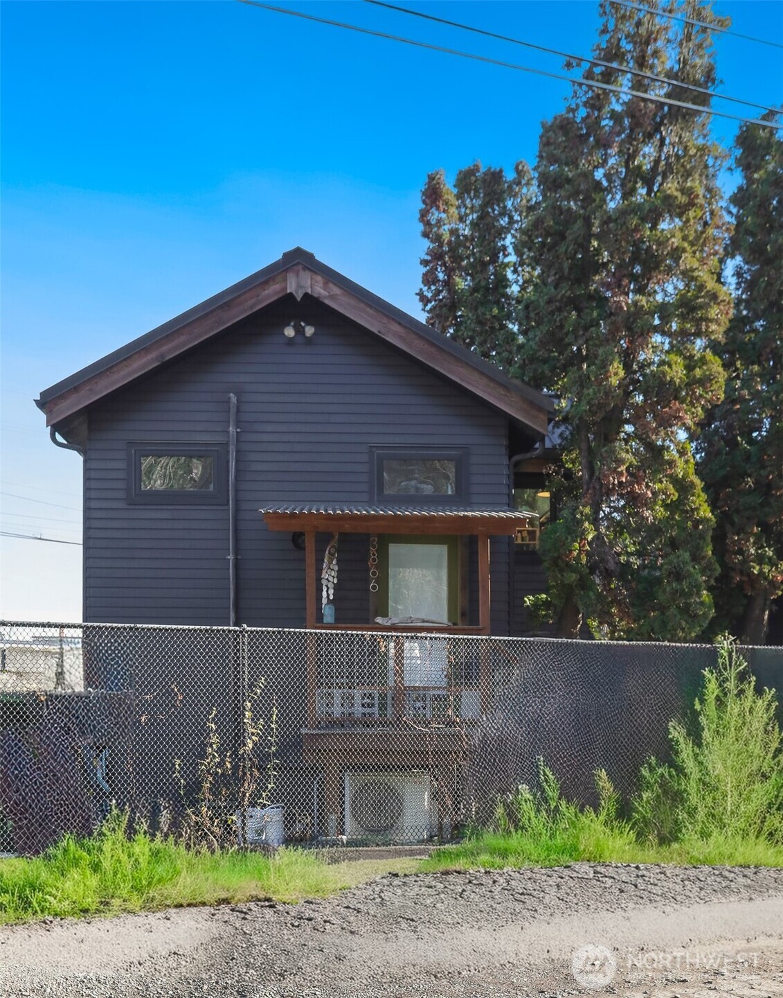 3868 16th Avenue Southwest Seattle, WA 98106 - Photo 26 of 37 a front view of a house with garden
