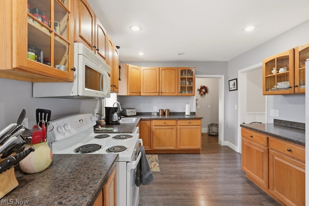 7981 Kinsman Road Novelty, OH 44072 - Photo 3 of 41