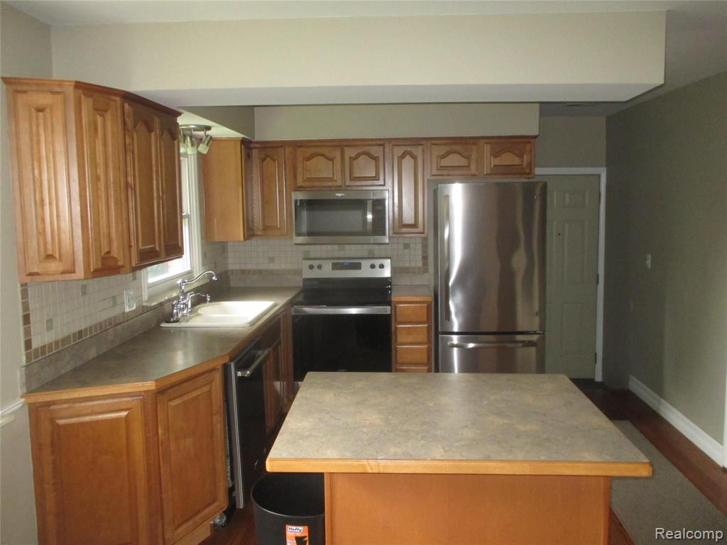 2011 West Avon Road Rochester Hills, MI 48309 - Photo 10 of 22
