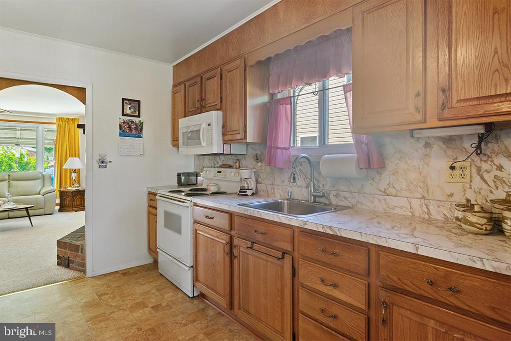 260 Carroll Road Pasadena, MD 21122 - Photo 15 of 29 KITCHENN