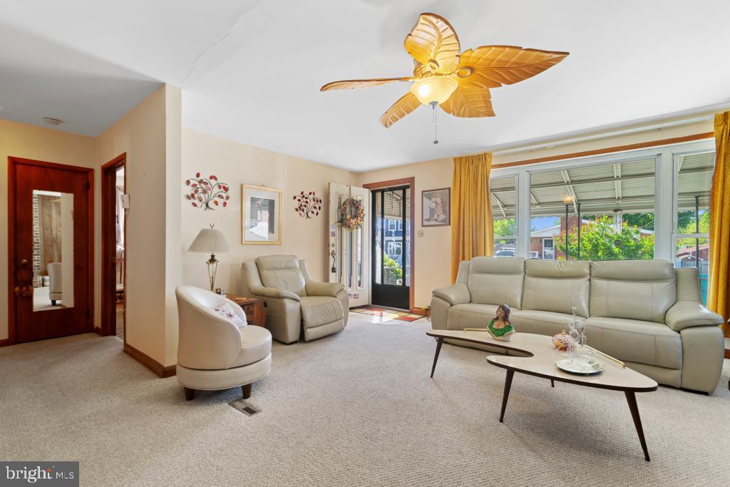 260 Carroll Road Pasadena, MD 21122 - Photo 9 of 29 LIVING ROOM