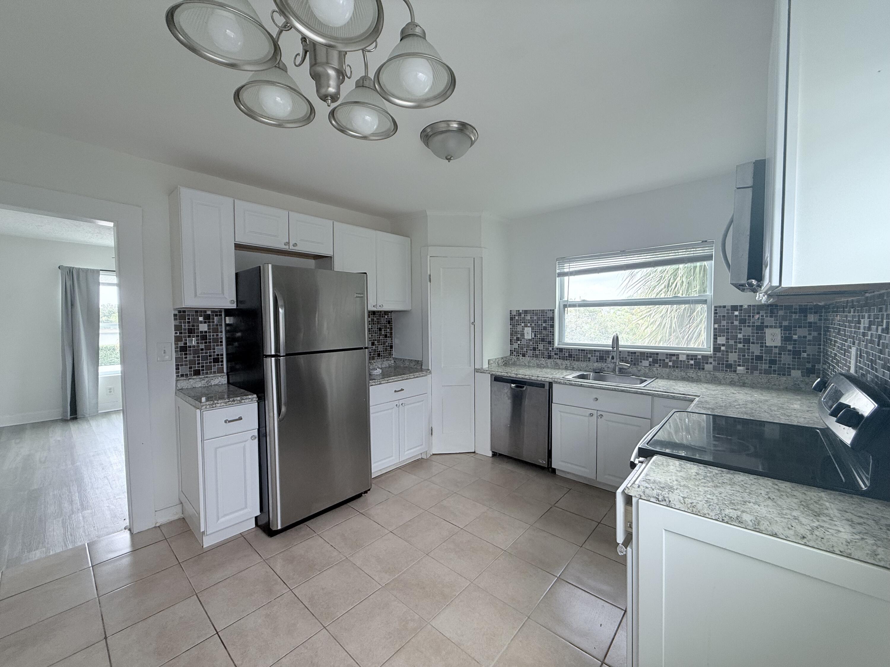 411 Nathan Hale Road, Unit 2 West Palm Beach, FL 33405 - Photo 7 of 11 Kitchen