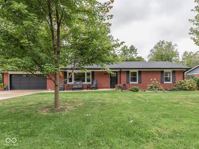 $525,000 | 1121 East Adams Drive, Franklin, IN 46131