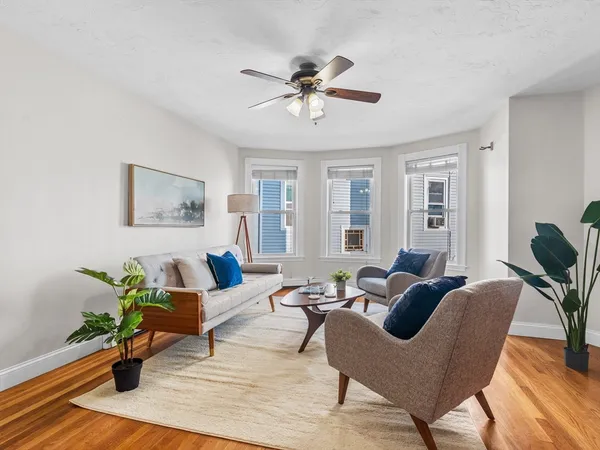 $3,950 | 480 Medford Street, Unit 4, Somerville, MA 02145
