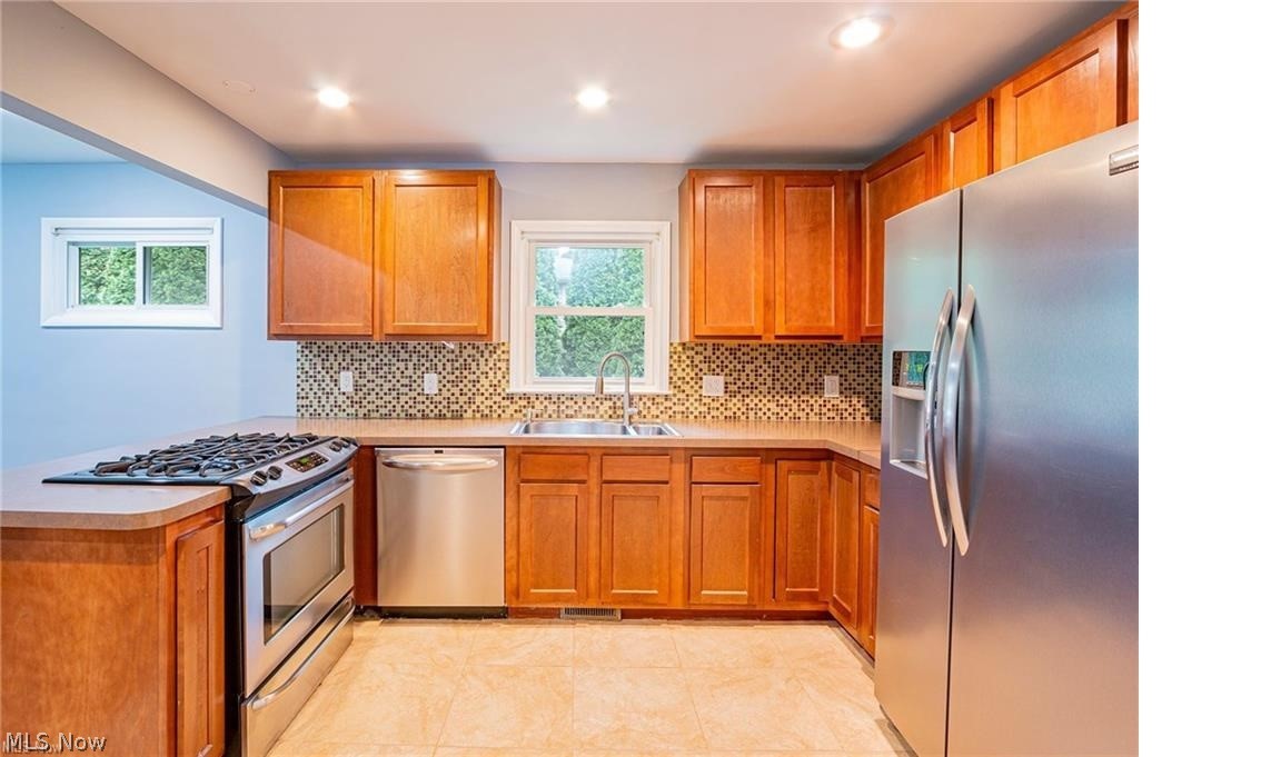 2566 Berry Road Akron, OH 44320 - Photo 12 of 17