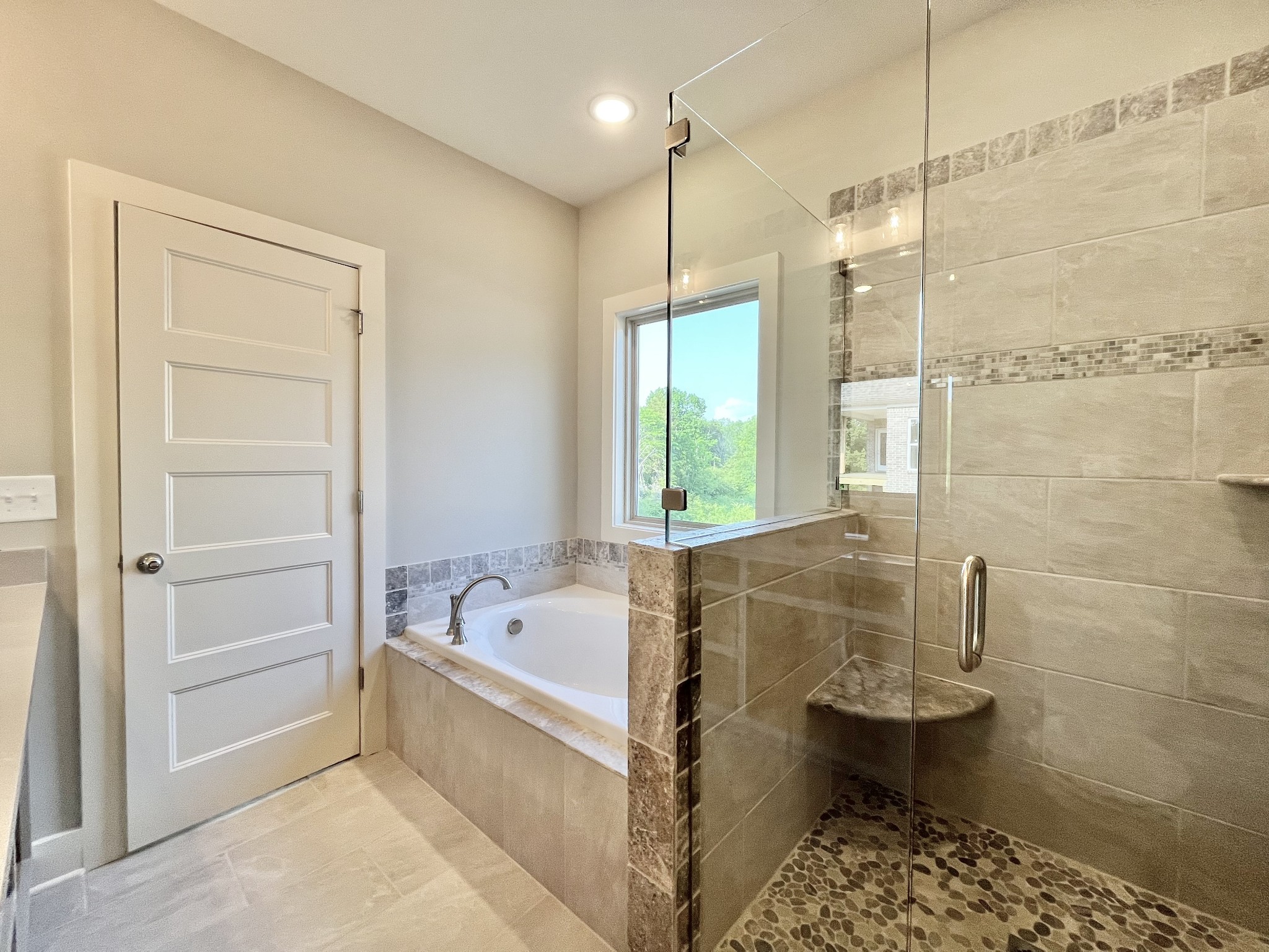 811 Ridgestone Place, Unit 98 Lebanon, TN 37087 - Photo 17 of 21 a bathroom with a bathtub and shower