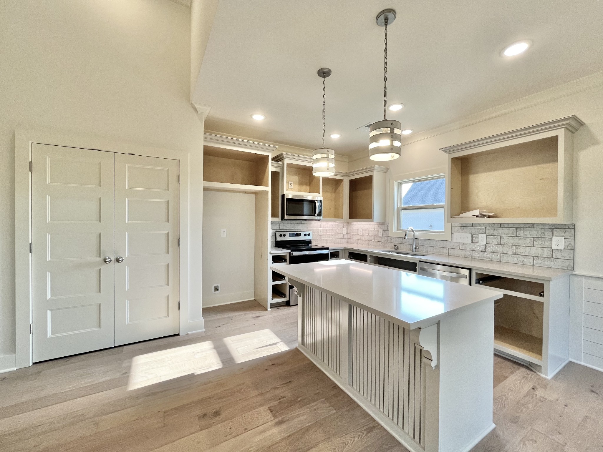 811 Ridgestone Place, Unit 98 Lebanon, TN 37087 - Photo 5 of 21 a kitchen with stainless steel appliances granite countertop a sink a stove and a refrigerator