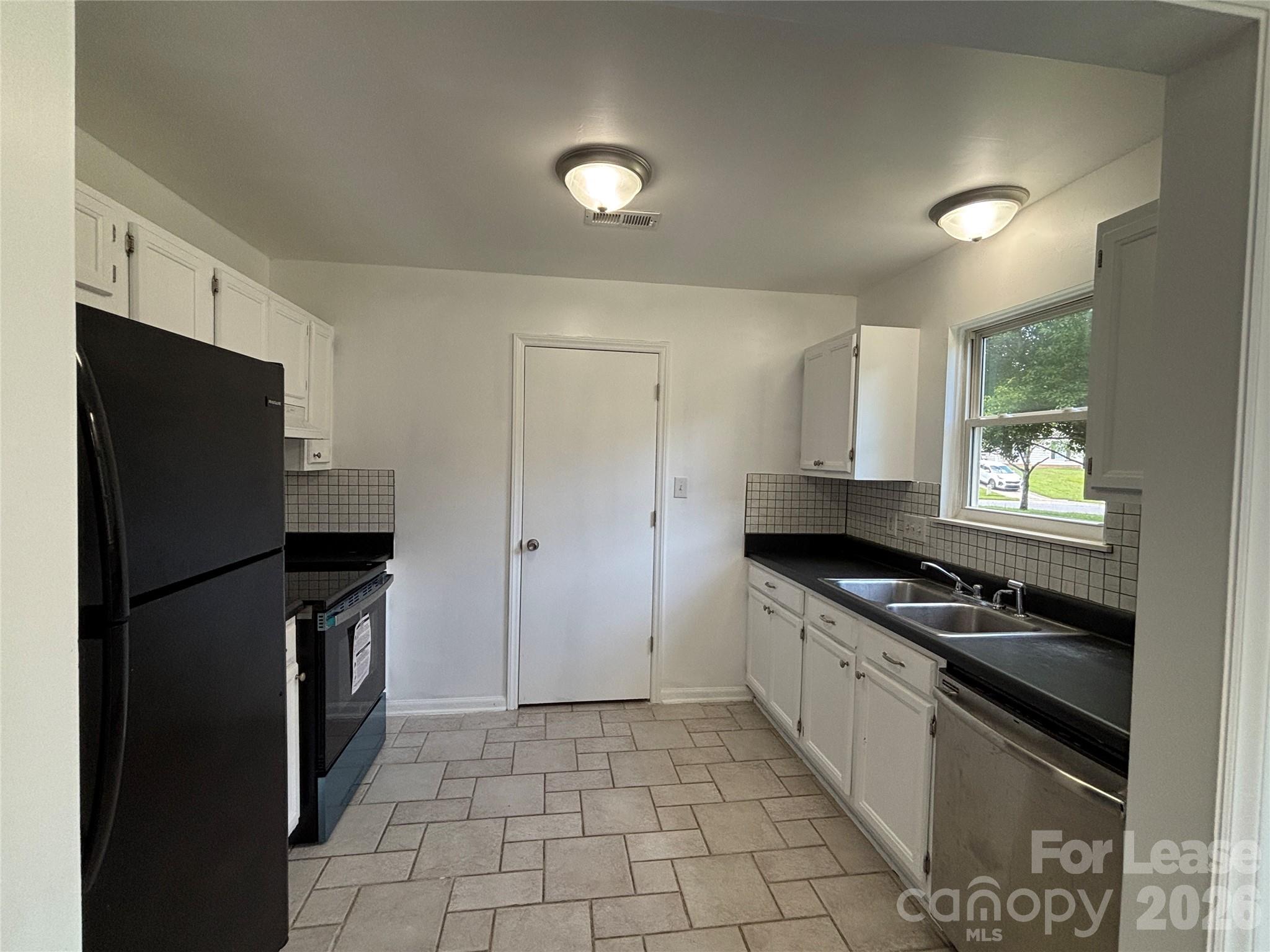 9419 Oren Thompson Road Charlotte, NC 28213 - Photo 10 of 32