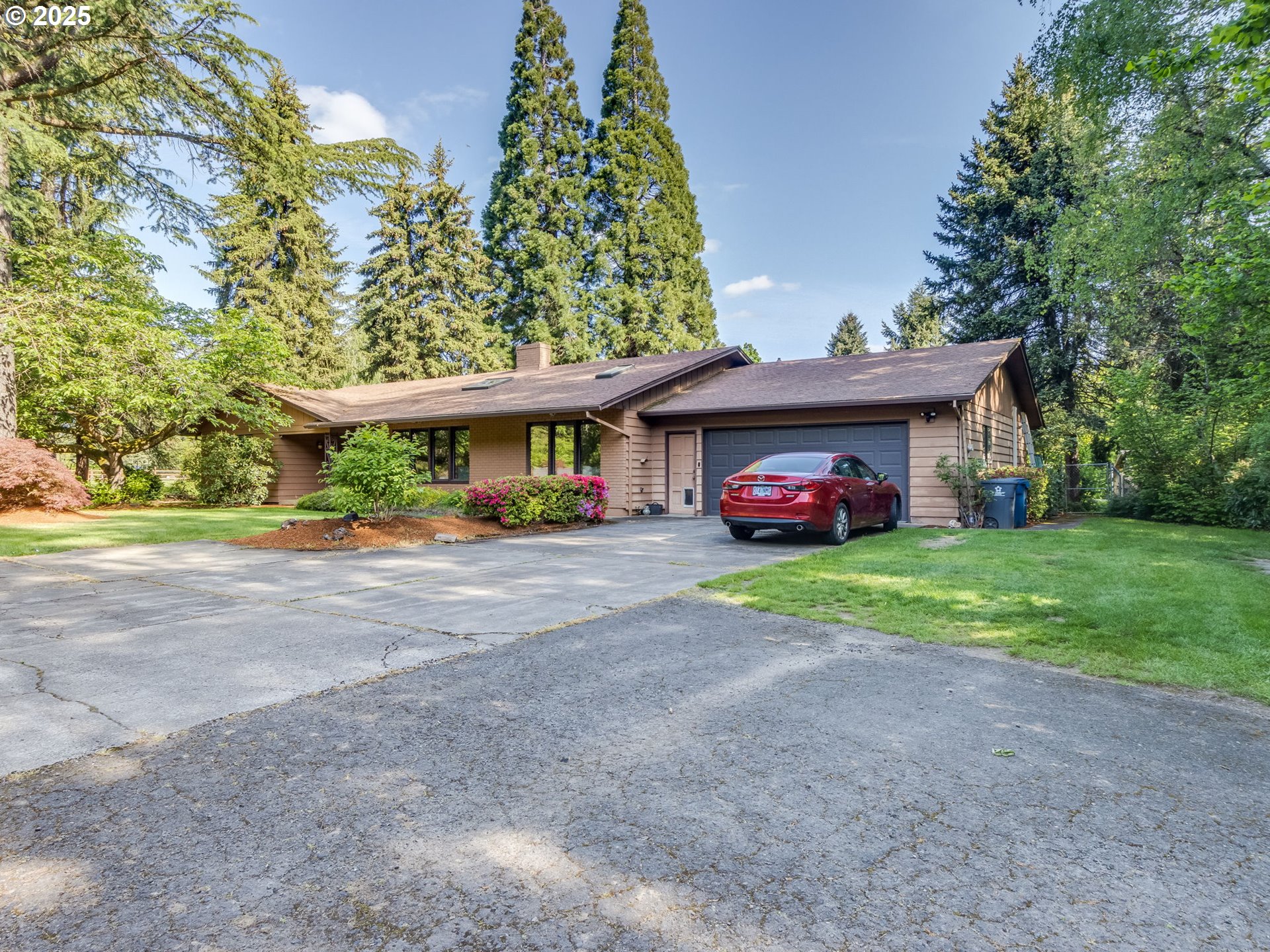 11963 Broadacres Road Northeast Hubbard, OR 97032 - Photo 1 of 42 a front view of a house with garden