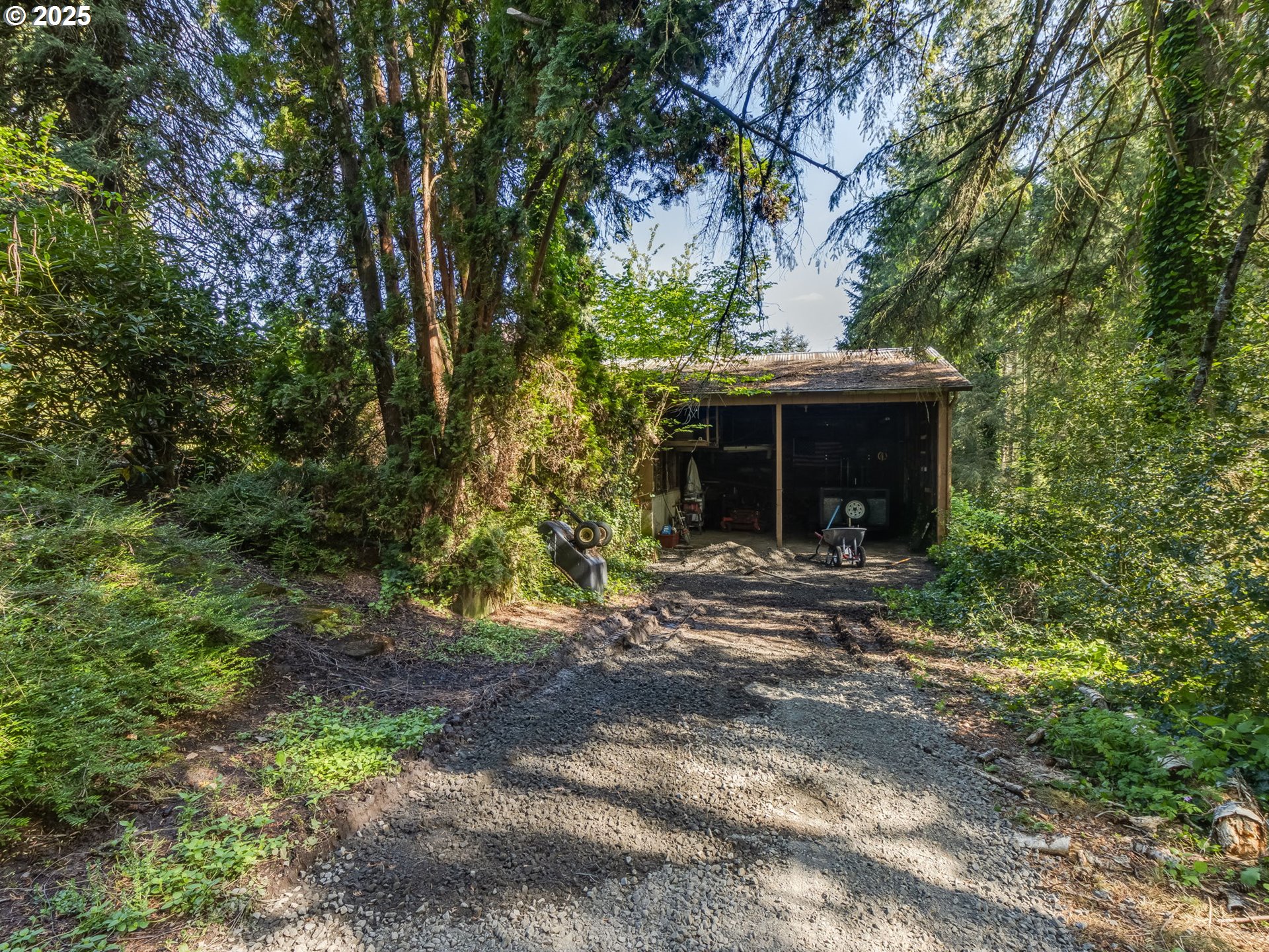 11963 Broadacres Road Northeast Hubbard, OR 97032 - Photo 13 of 42 a front view of a house with garden