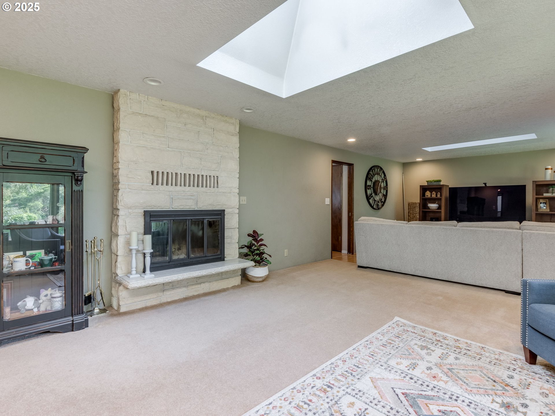 11963 Broadacres Road Northeast Hubbard, OR 97032 - Photo 17 of 42 a view of a livingroom with a fireplace