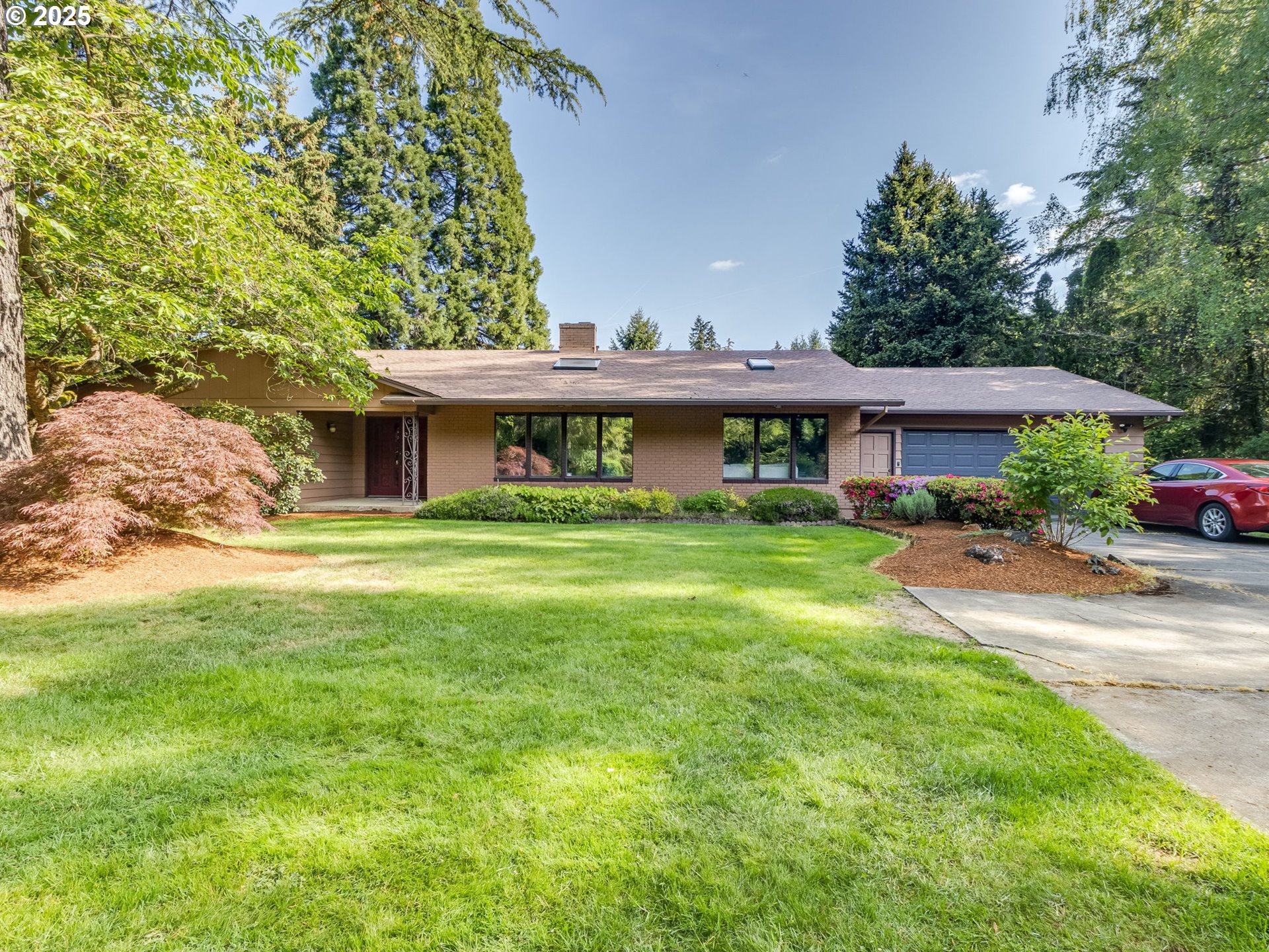 11963 Broadacres Road Northeast Hubbard, OR 97032 - Photo 2 of 42 a front view of a house with garden