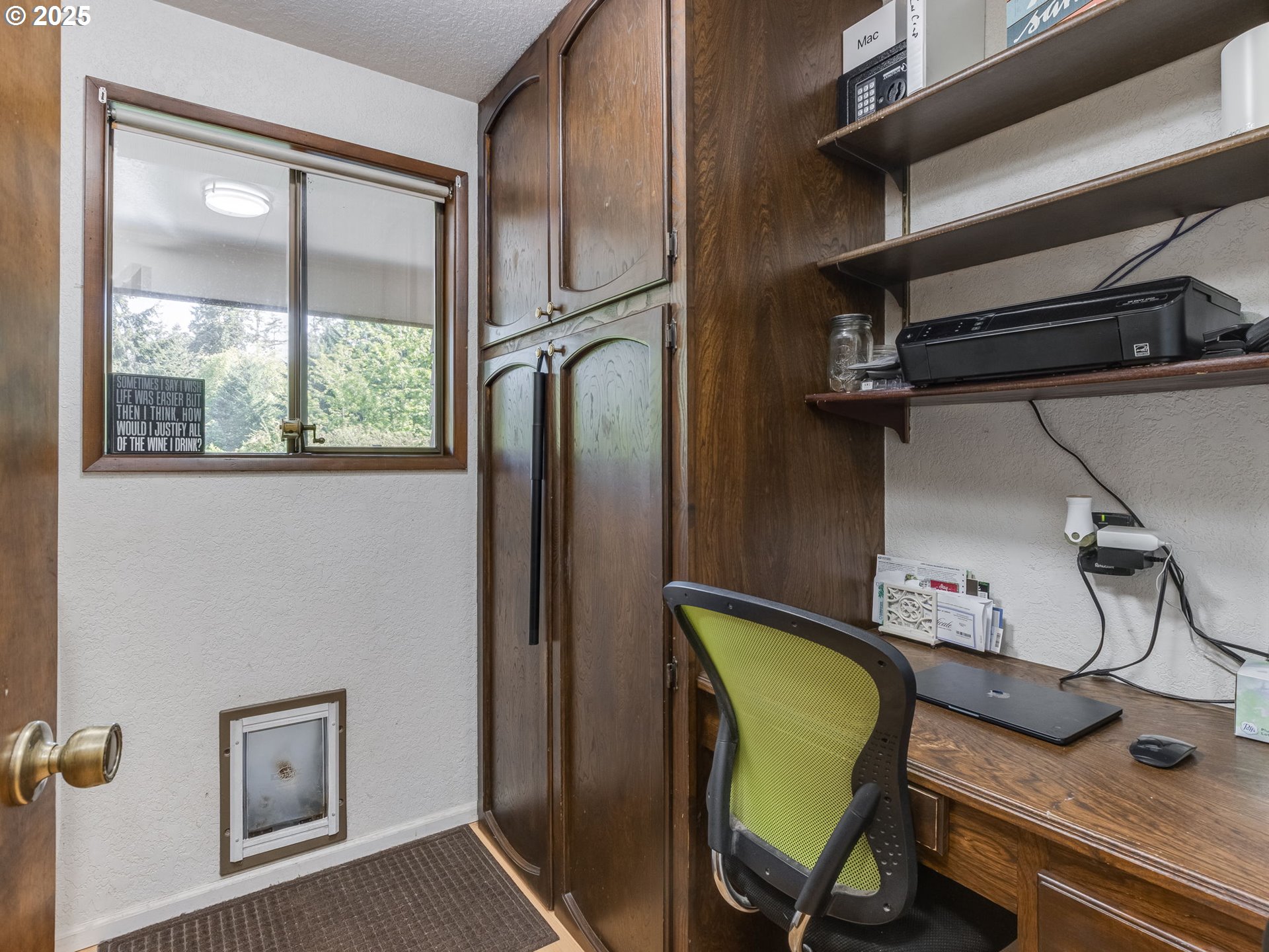 11963 Broadacres Road Northeast Hubbard, OR 97032 - Photo 21 of 42 a view of a room with table and chairs