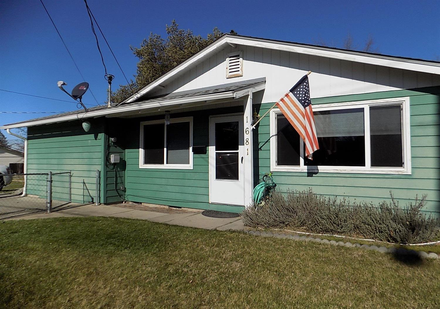 1681 Roberts Road Medford, OR 97504 - Photo 1 of 20 Primary Photo