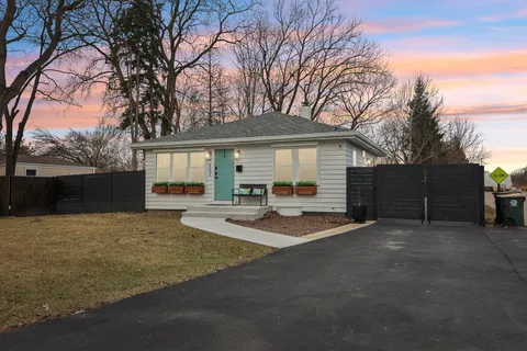 $375,000 | 502 North Smith Street, Palatine, IL 60067