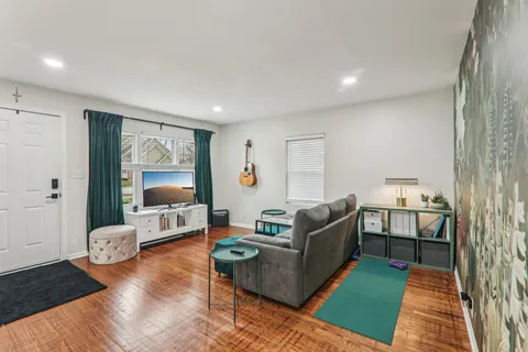 $375,000 | 502 North Smith Street, Palatine, IL 60067