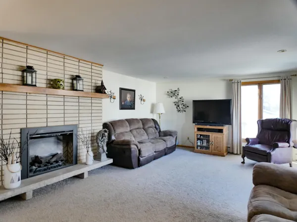 $375,000 | 1635 Birchwood Drive, Green Bay, WI 54304