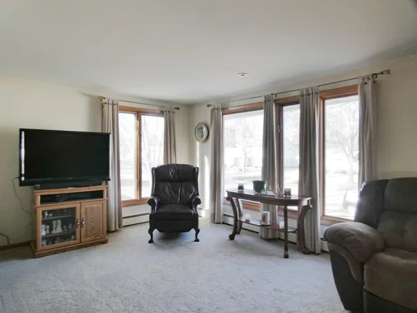 $375,000 | 1635 Birchwood Drive, Green Bay, WI 54304