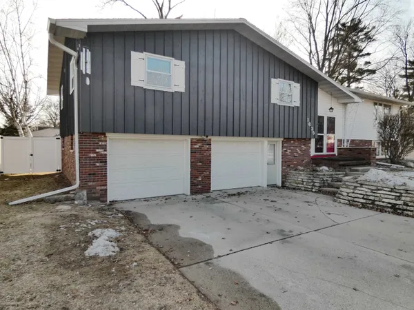 $375,000 | 1635 Birchwood Drive, Green Bay, WI 54304