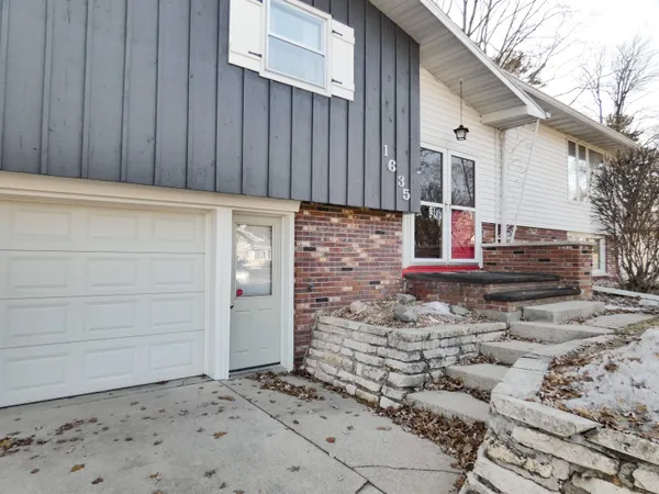 $375,000 | 1635 Birchwood Drive, Green Bay, WI 54304