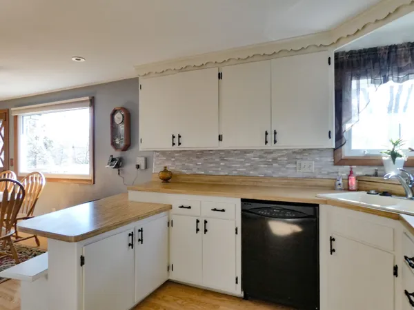 $375,000 | 1635 Birchwood Drive, Green Bay, WI 54304