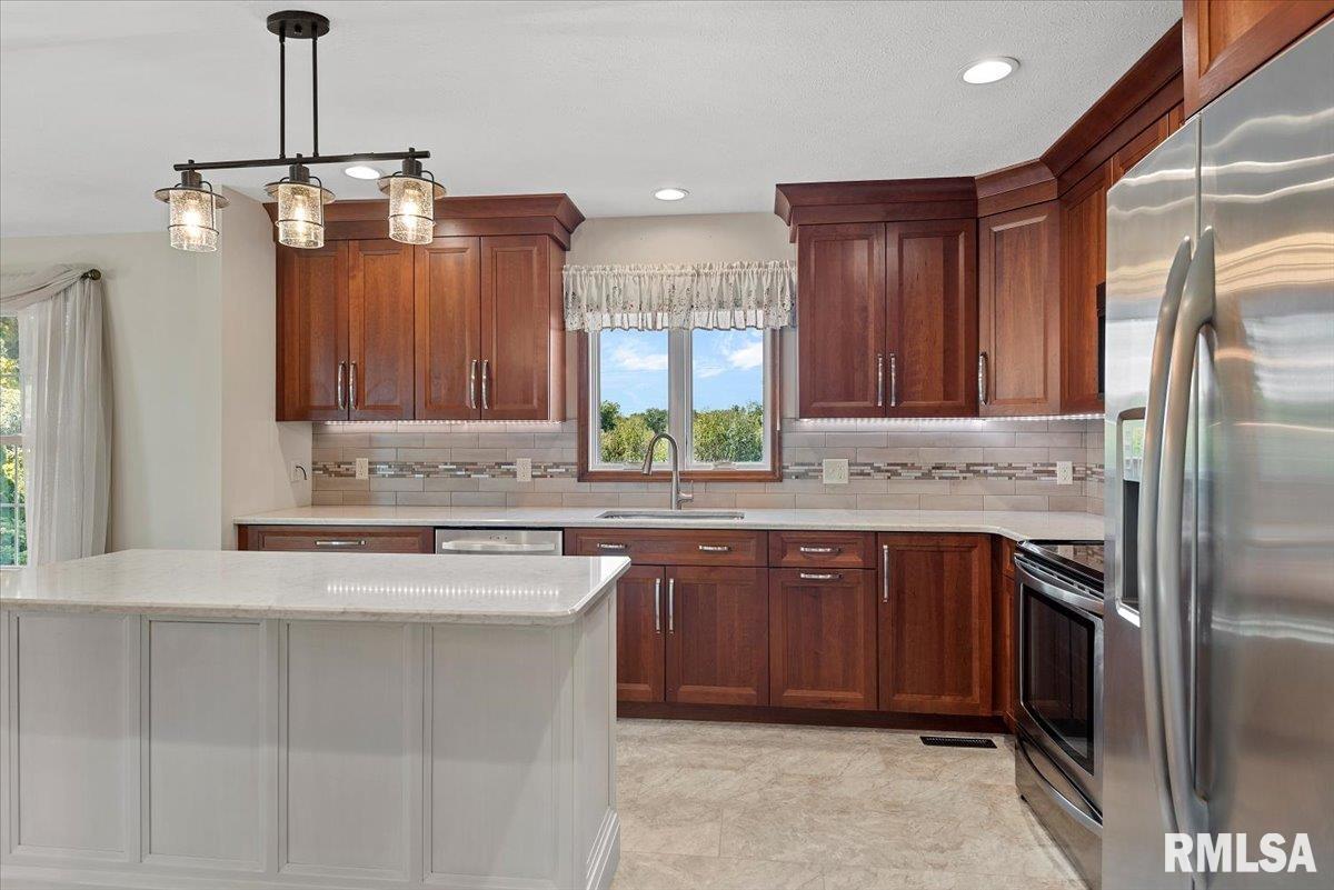 806 Phillips Ferry Road Bluffs, IL 62621 - Photo 11 of 54