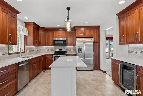 $399,000 | 806 Phillips Ferry Road, Bluffs, IL 62621