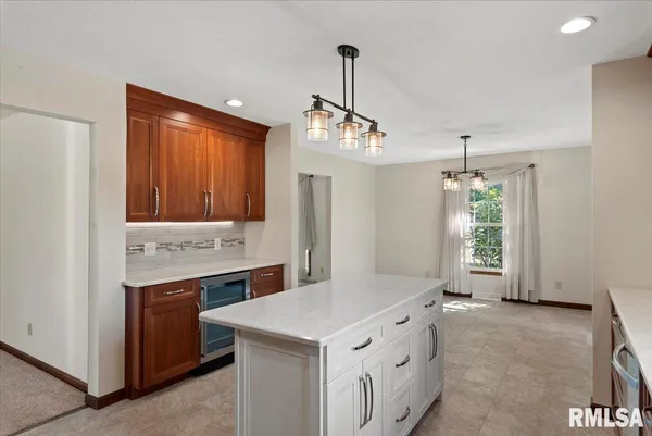 $399,000 | 806 Phillips Ferry Road, Bluffs, IL 62621