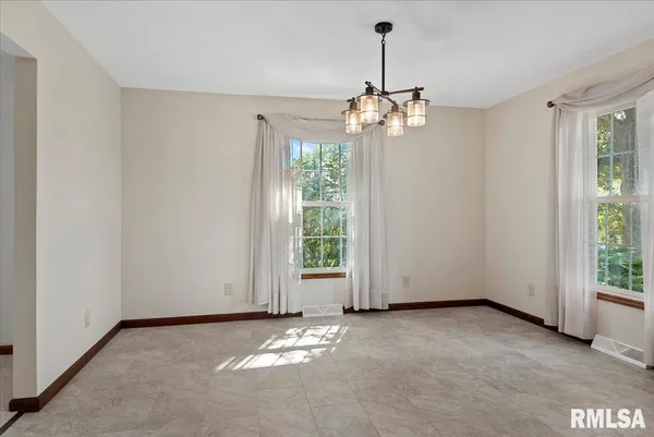 $399,000 | 806 Phillips Ferry Road, Bluffs, IL 62621