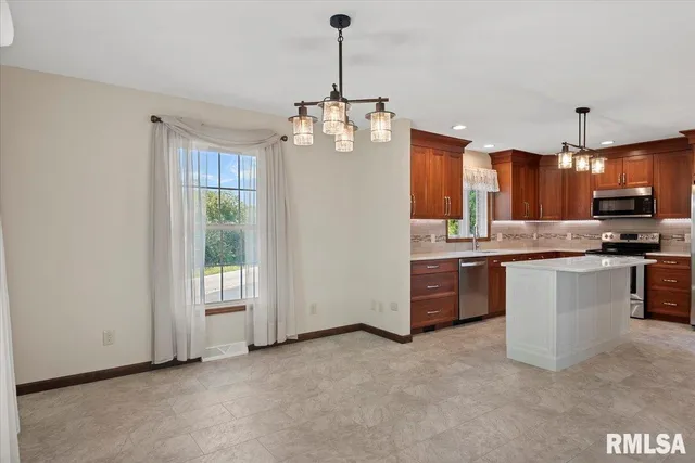 $429,000 | 806 Phillips Ferry Road, Bluffs, IL 62621