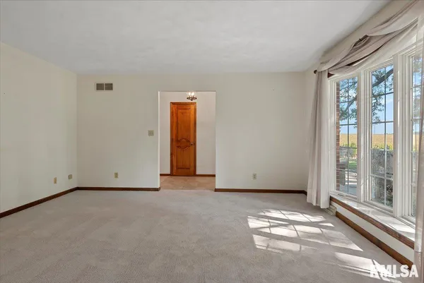 $399,000 | 806 Phillips Ferry Road, Bluffs, IL 62621