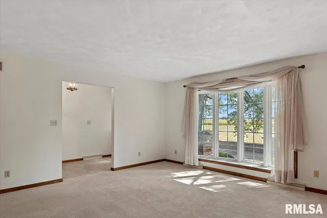 $429,000 | 806 Phillips Ferry Road, Bluffs, IL 62621