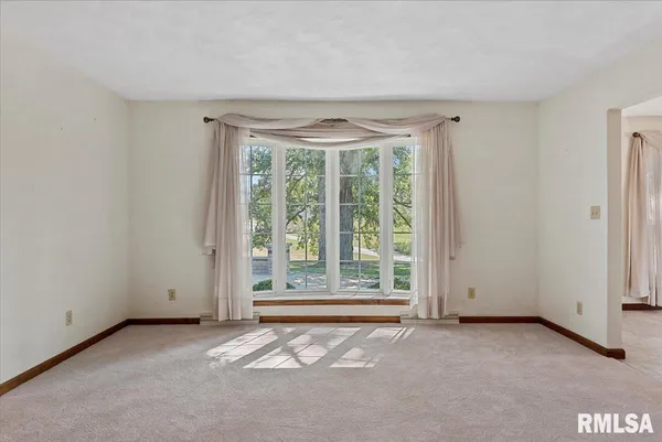 $399,000 | 806 Phillips Ferry Road, Bluffs, IL 62621