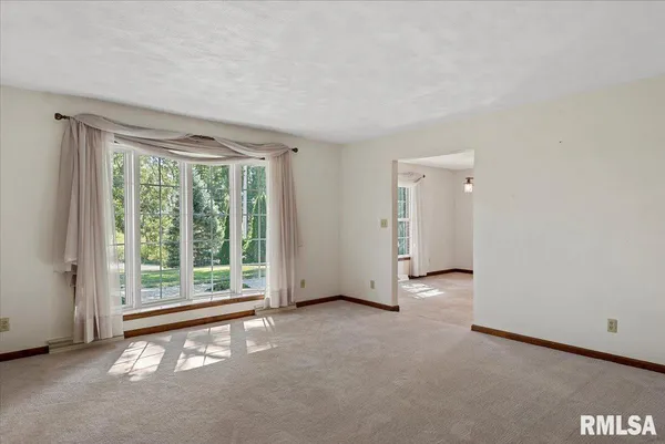 $399,000 | 806 Phillips Ferry Road, Bluffs, IL 62621