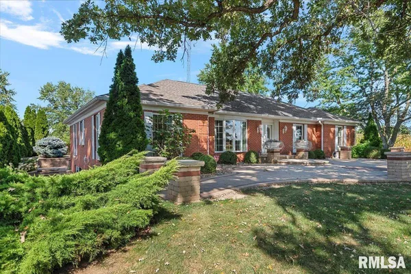 $399,000 | 806 Phillips Ferry Road, Bluffs, IL 62621