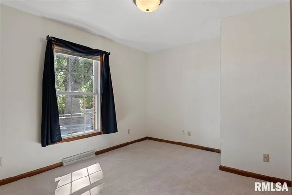 $399,000 | 806 Phillips Ferry Road, Bluffs, IL 62621