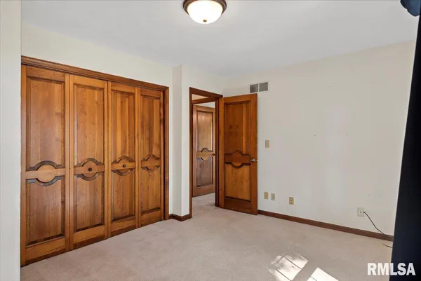 $399,000 | 806 Phillips Ferry Road, Bluffs, IL 62621