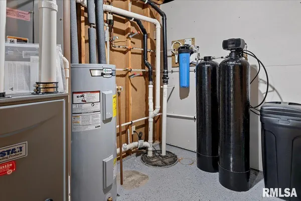 $399,000 | 806 Phillips Ferry Road, Bluffs, IL 62621