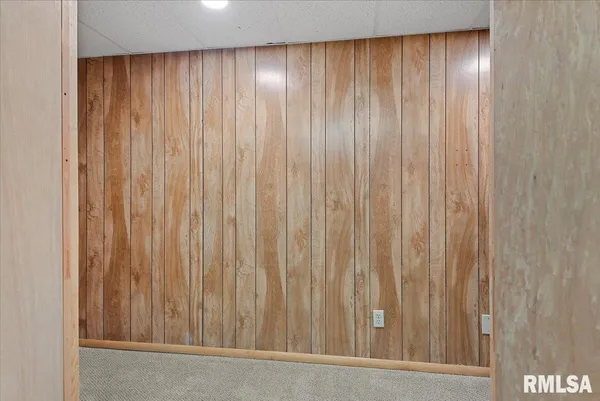 $399,000 | 806 Phillips Ferry Road, Bluffs, IL 62621