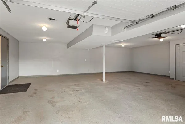 $399,000 | 806 Phillips Ferry Road, Bluffs, IL 62621