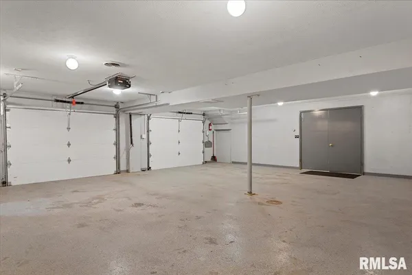 $399,000 | 806 Phillips Ferry Road, Bluffs, IL 62621