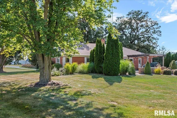 $399,000 | 806 Phillips Ferry Road, Bluffs, IL 62621