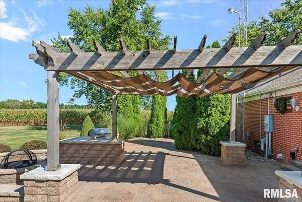 $399,000 | 806 Phillips Ferry Road, Bluffs, IL 62621