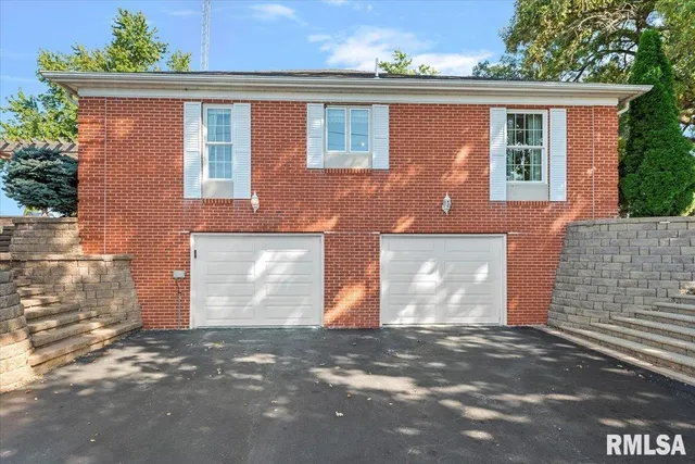 $429,000 | 806 Phillips Ferry Road, Bluffs, IL 62621