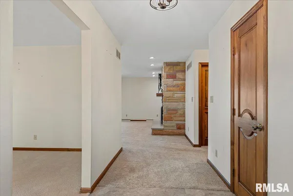 $399,000 | 806 Phillips Ferry Road, Bluffs, IL 62621