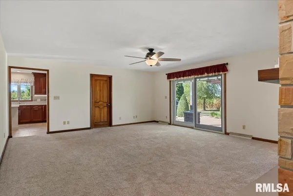 $399,000 | 806 Phillips Ferry Road, Bluffs, IL 62621