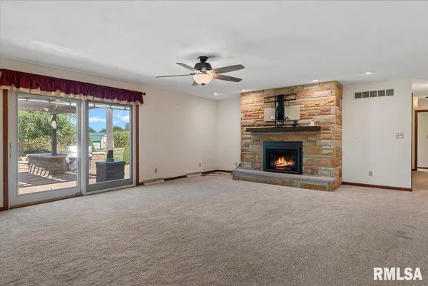 $399,000 | 806 Phillips Ferry Road, Bluffs, IL 62621