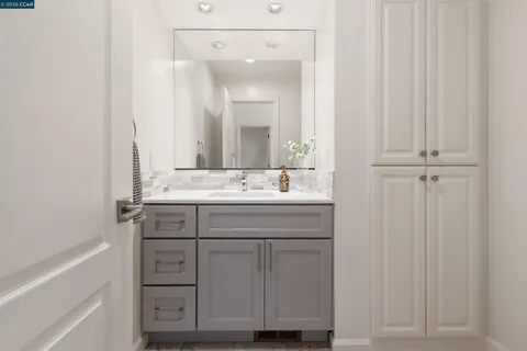 $1,065,000 | 49 Starview Drive, Oakland, CA 94618