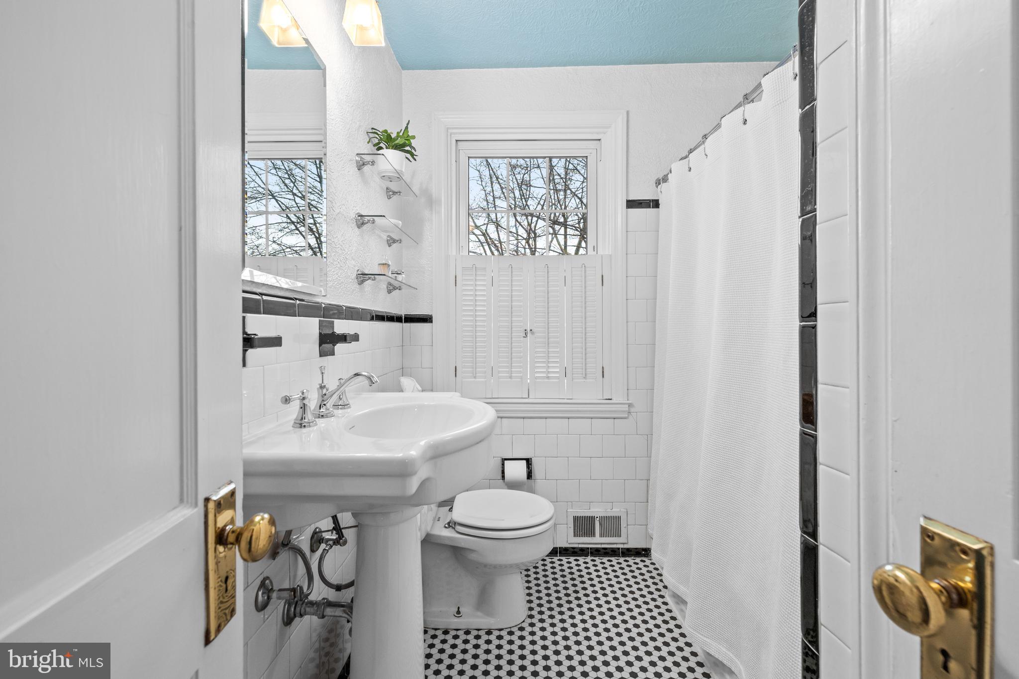 211 Overbrook Road Baltimore, MD 21212 - Photo 17 of 34